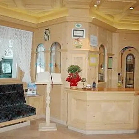 فندق Wellness Lupo Bianco 4*