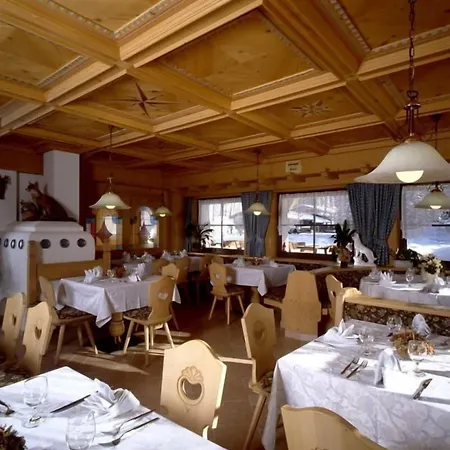 Hotel Wellness Lupo Bianco Canazei