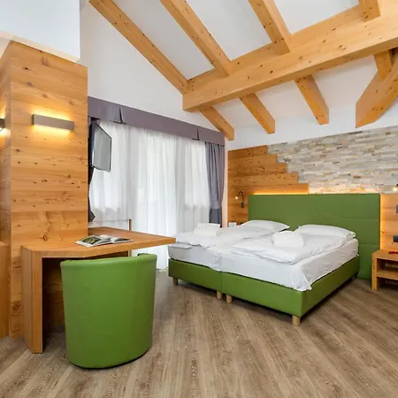 Wellness Lupo Bianco 4* Канацеї