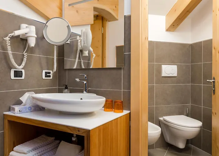 Wellness Lupo Bianco Szálloda Canazei