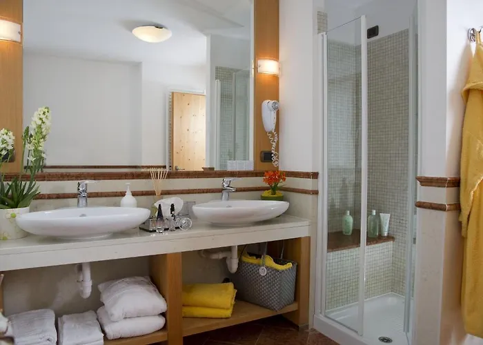 Wellness Lupo Bianco 4* Канацеї